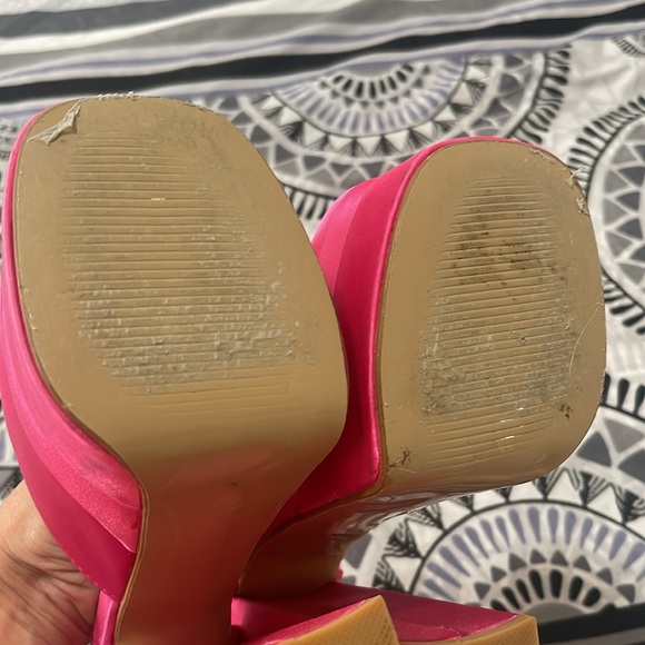 🩷 Pink Shoes! - Picture 9 of 9